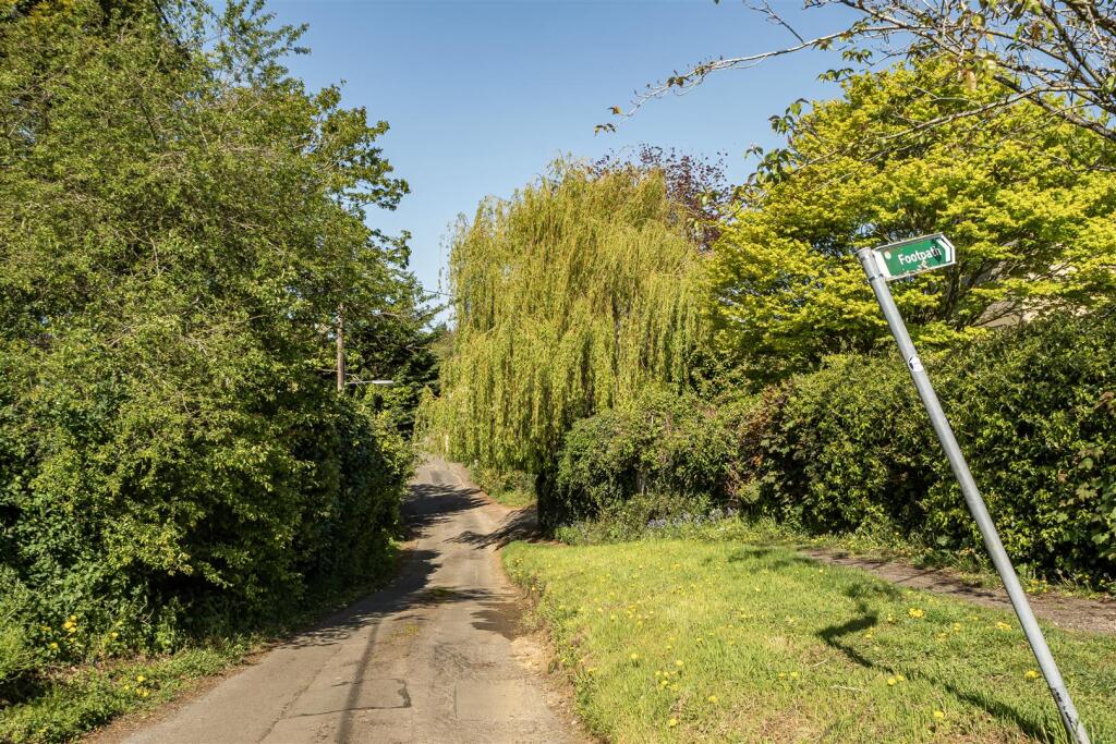 Bakers Lane, Shutlanger, NN12 - More