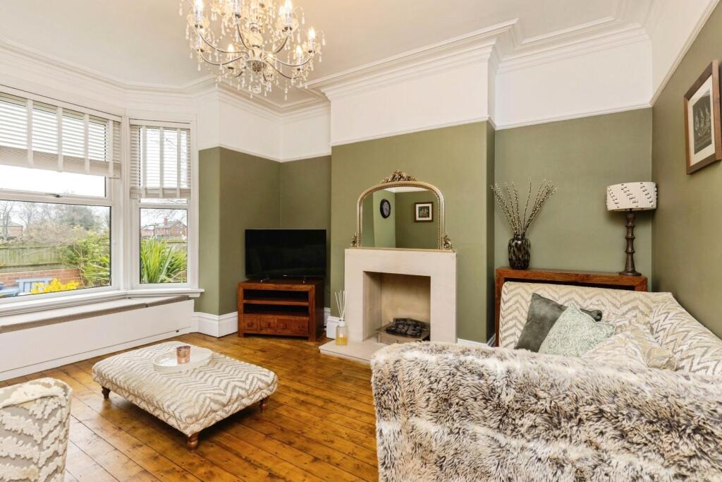 House in Leeds, Bramley - View 3
