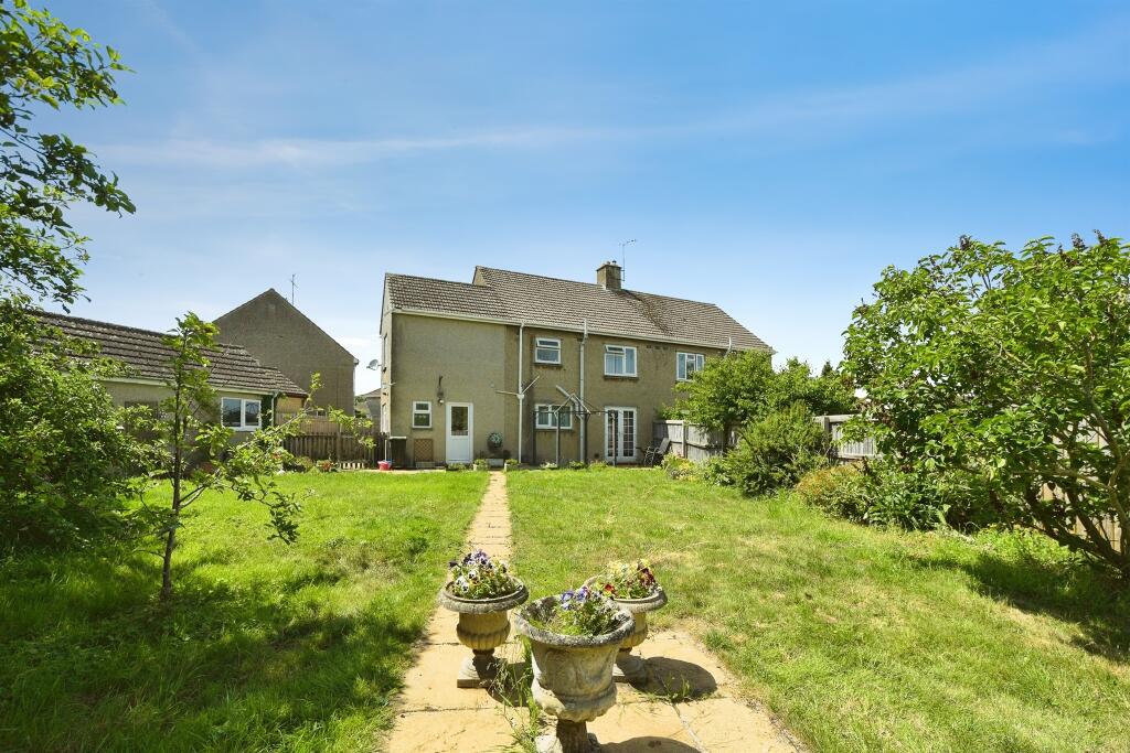 Hardens Close, Chippenham photo 2