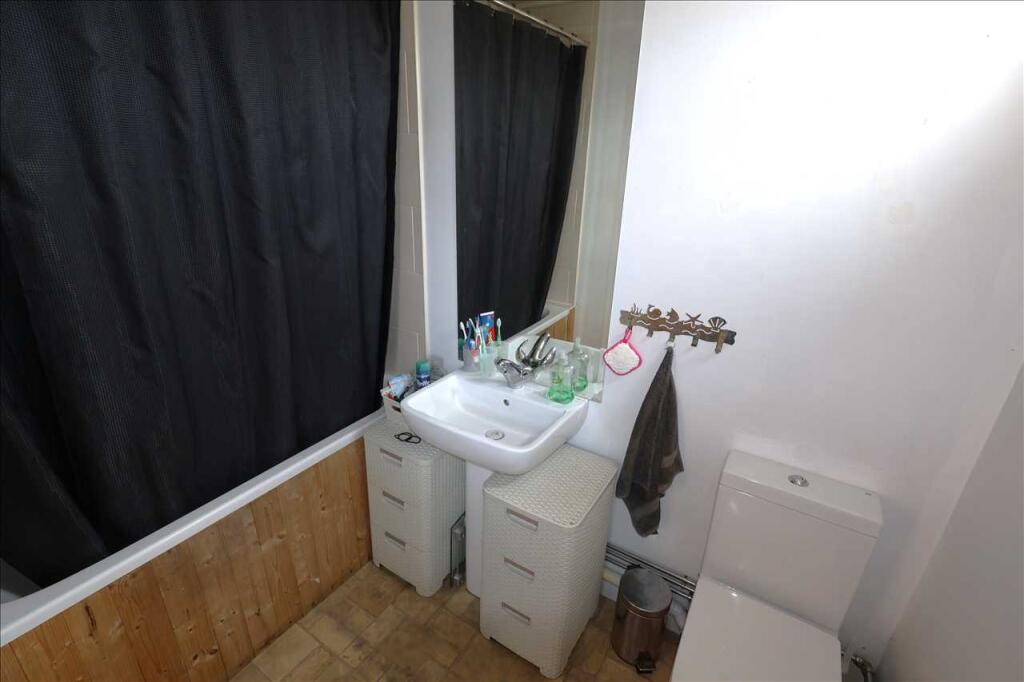 House in Milton Keynes, Wolverton and Greenleys - More