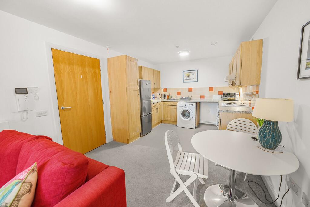 Apartment in St Helens, Liverpool City Region - View 5
