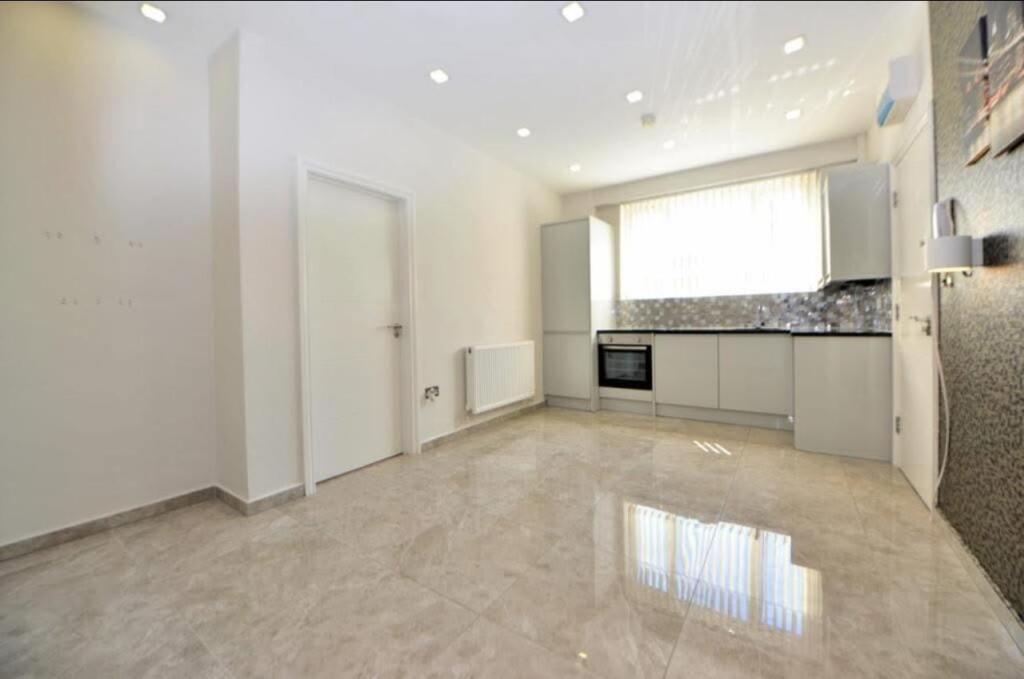 Grenfell Avenue, Hornchurch photo 2