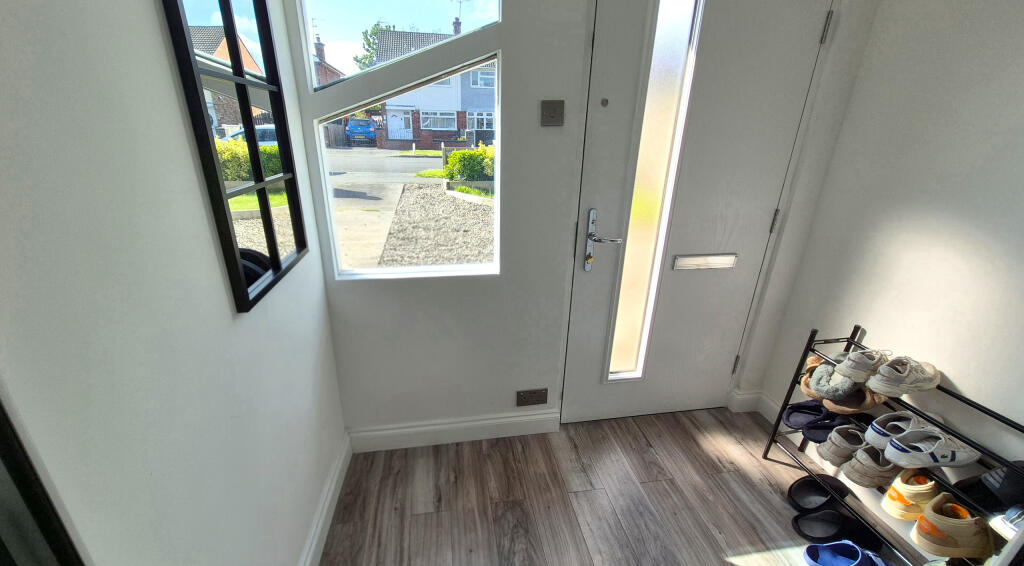 Saxon Way, Blacon, Cheshire photo 5