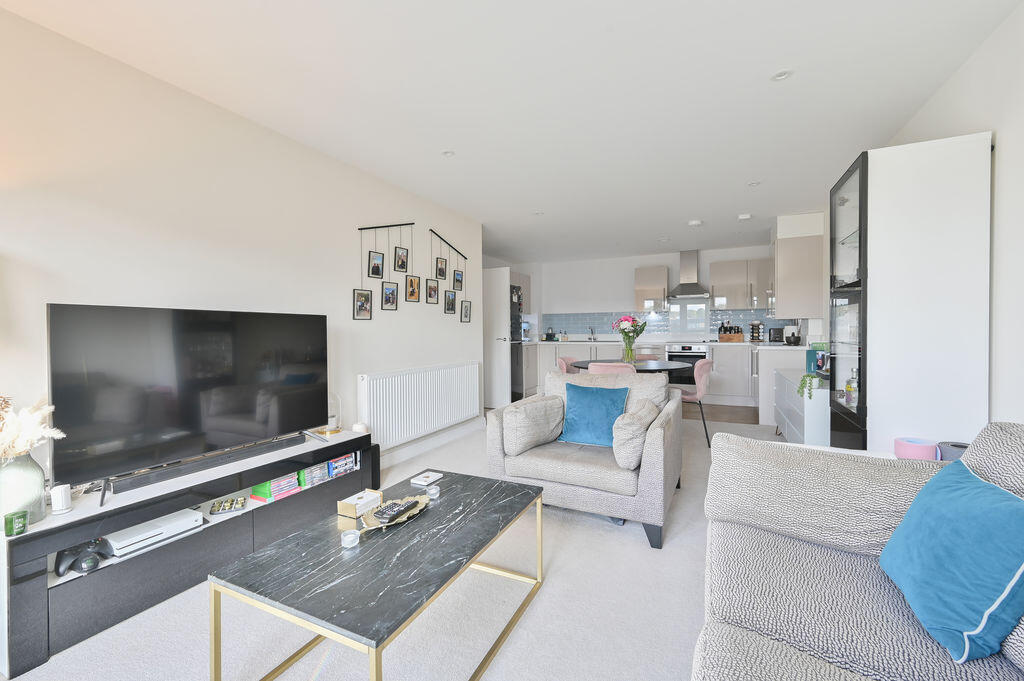 Apartment in Welwyn Hatfield, Hertfordshire - View 4