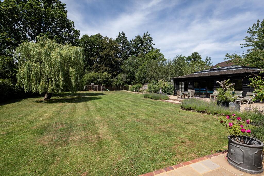 House in Guildford - View 4