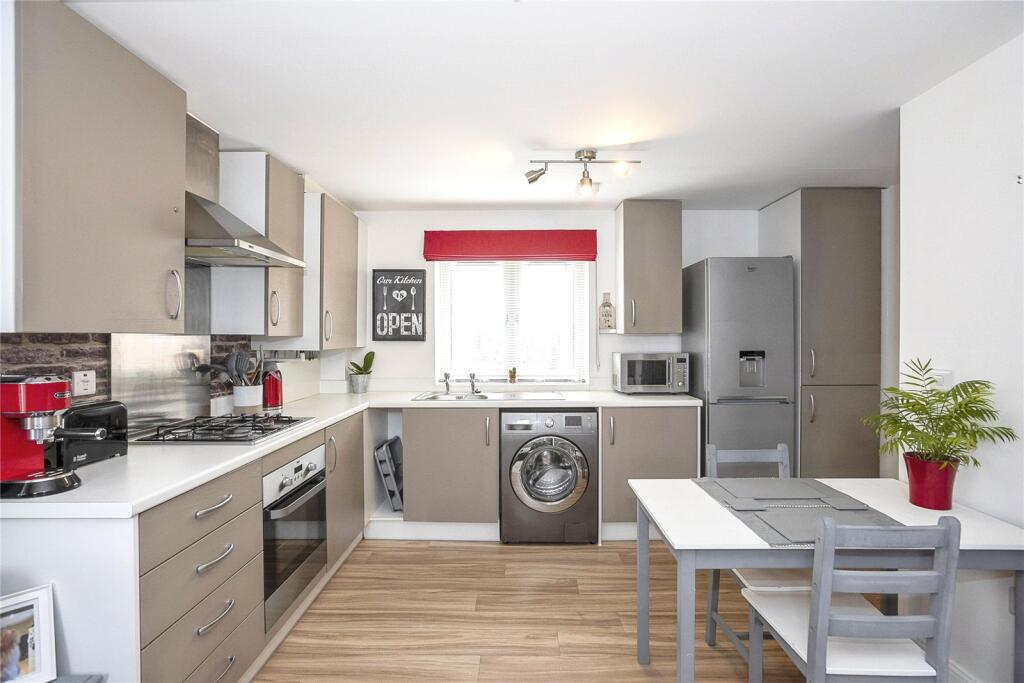 Apartment in Chichester, Tangmere - View 3
