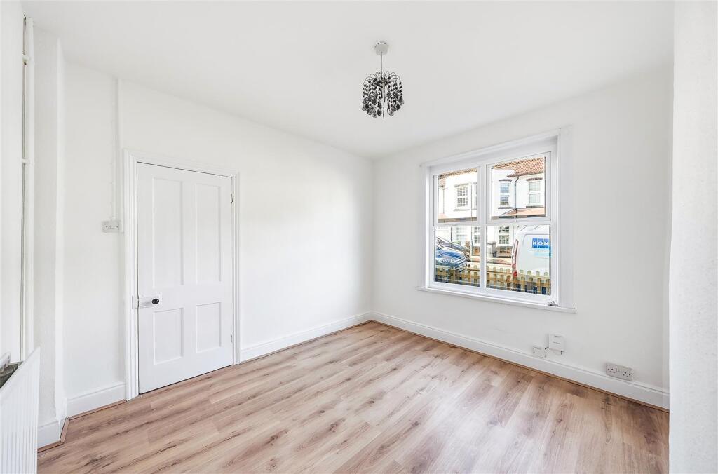House in Dartford, Joydens Wood - View 4