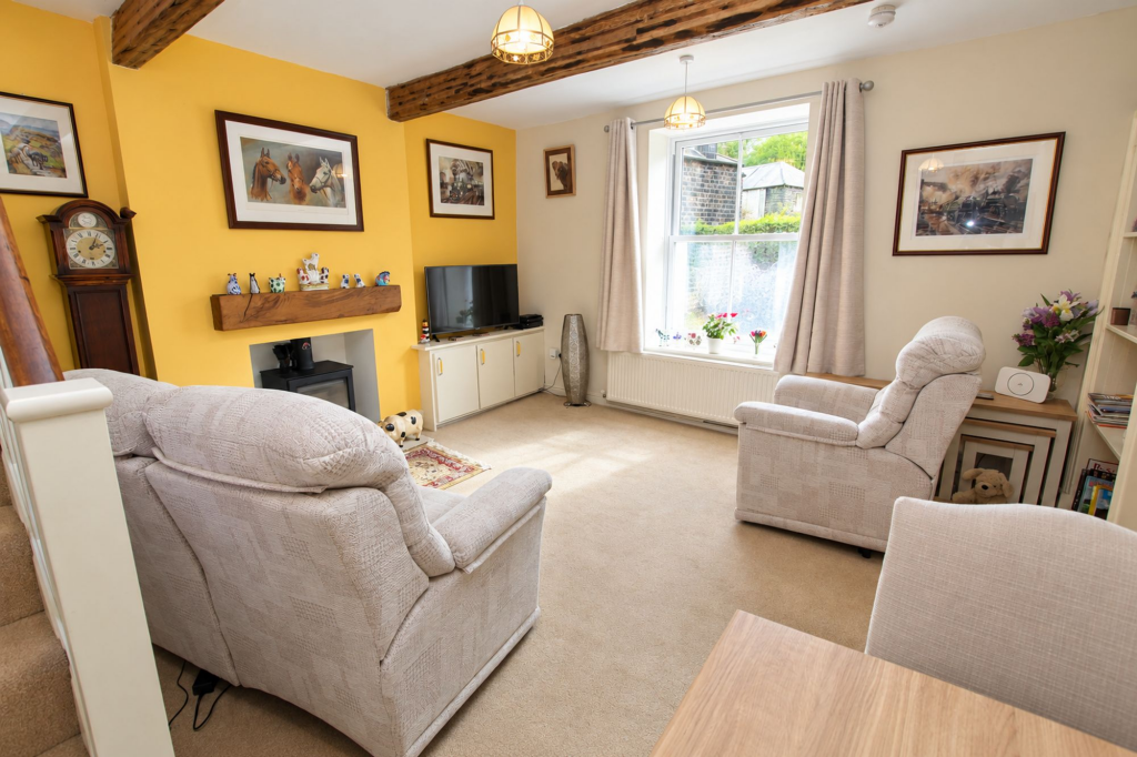 House in Todmorden, Vale - More