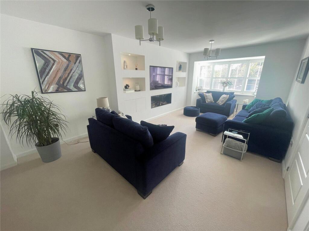 House in East Grinstead, Ashplats - View 3