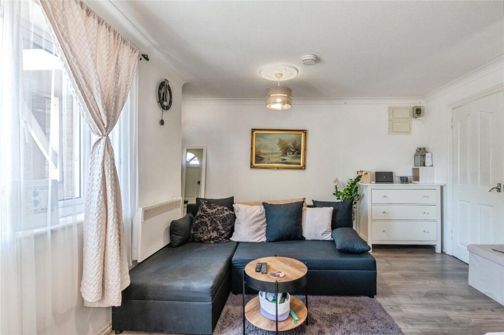 Apartment in Thurrock, Essex - More