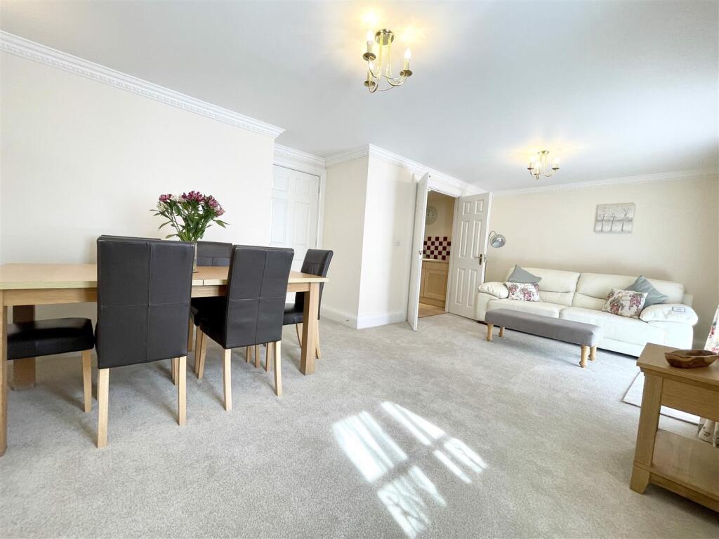 Apartment in Winchester, Northbrook, Bishop's Waltham - View 4