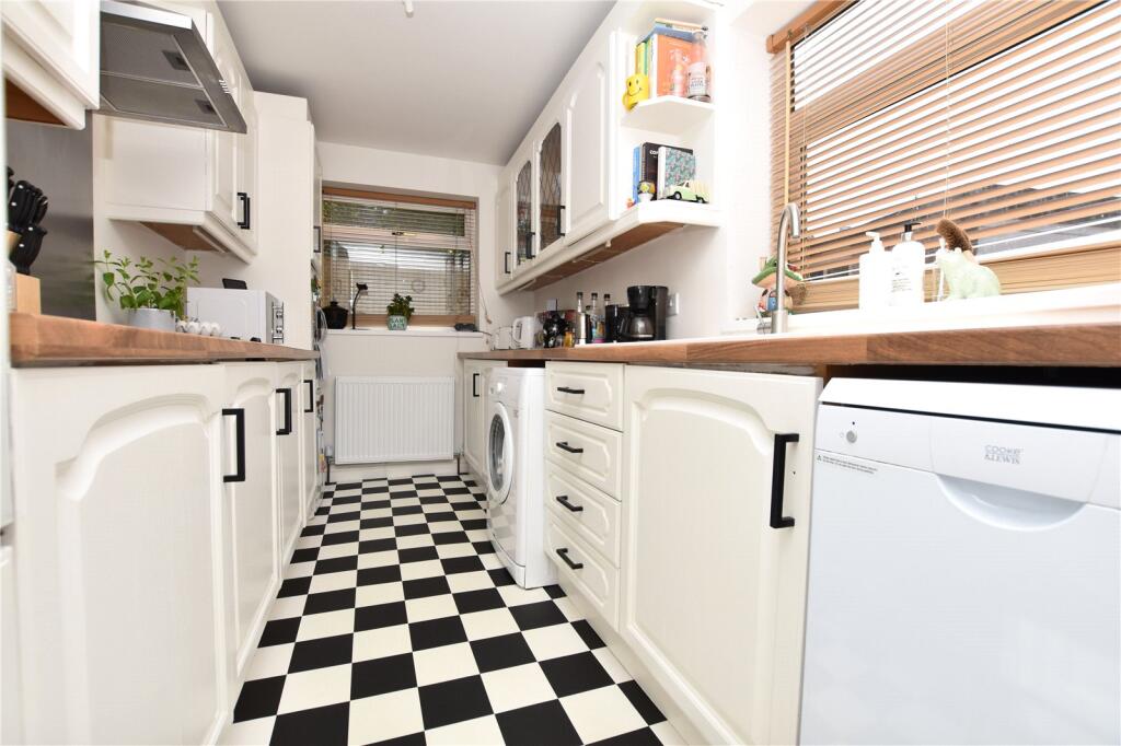 House in Leeds, Gildersome - View 5