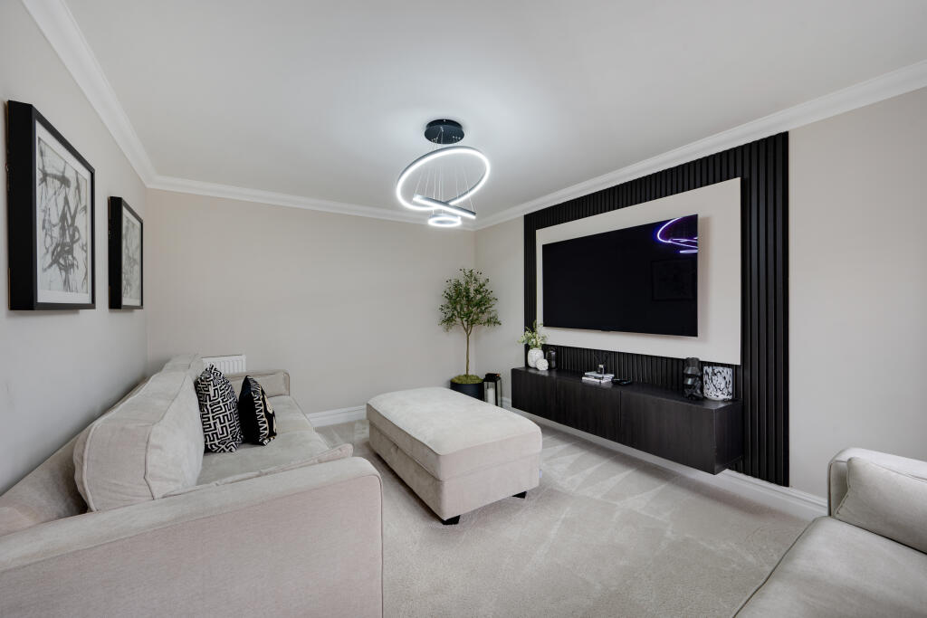 Sandington Drive, Cuddington photo 3