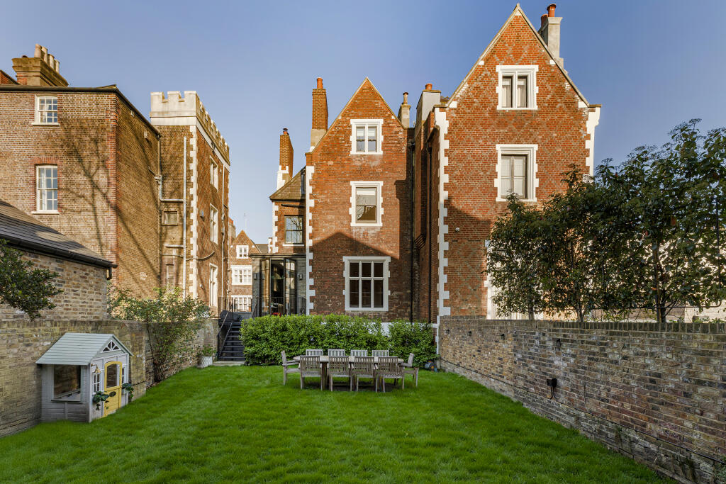 Saint Anns Villas, Holland Park, London, W11 - View 3