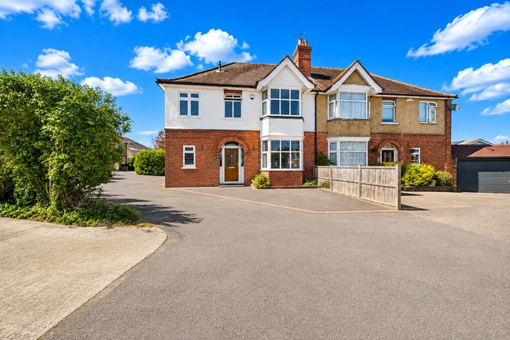 House in Reading, The Triangle, Tilehurst