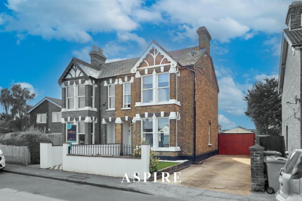 4-bed semi-detached on Video Presentation Inside- Wharf Road, Stanford-Le-Hope, £500,000