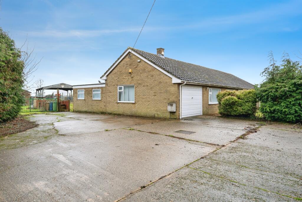 3-bed bungalow on Eastwood End, Wimblington, March, £850,000