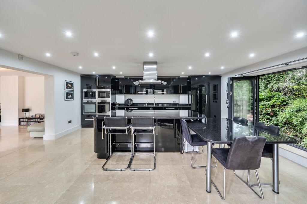 House in Three Rivers, Moneyhill, Mill End - View 5