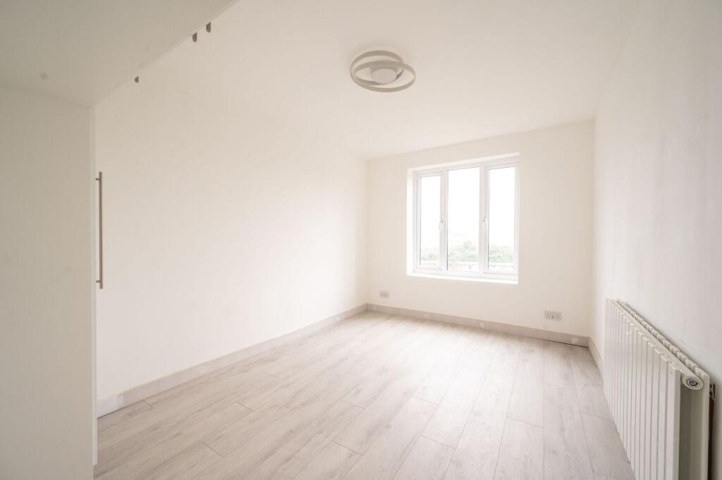 Westdown Road, Leyton, London, E15 – další