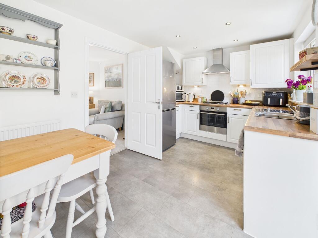 Maindiff Drive, Llantilio Pertholey, NP7 photo 4