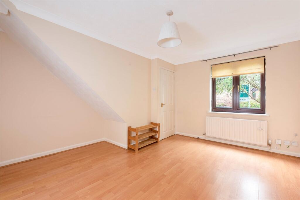House in Milton Keynes, Old Farm Park - View 2