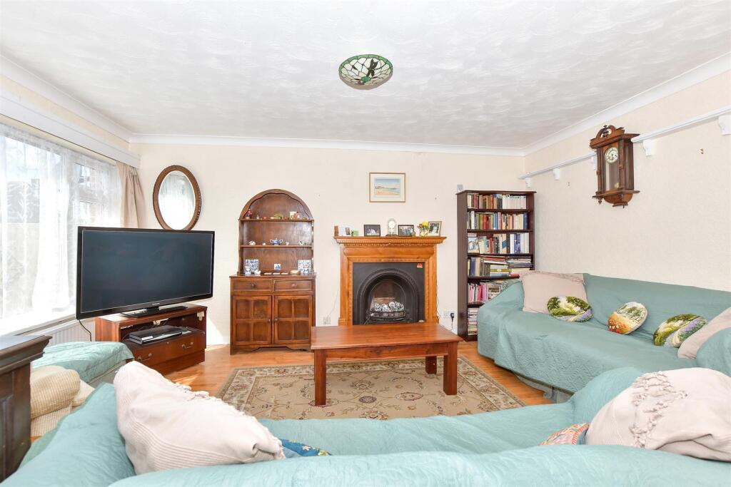 House in Broadstairs, Wimpey Estate - More