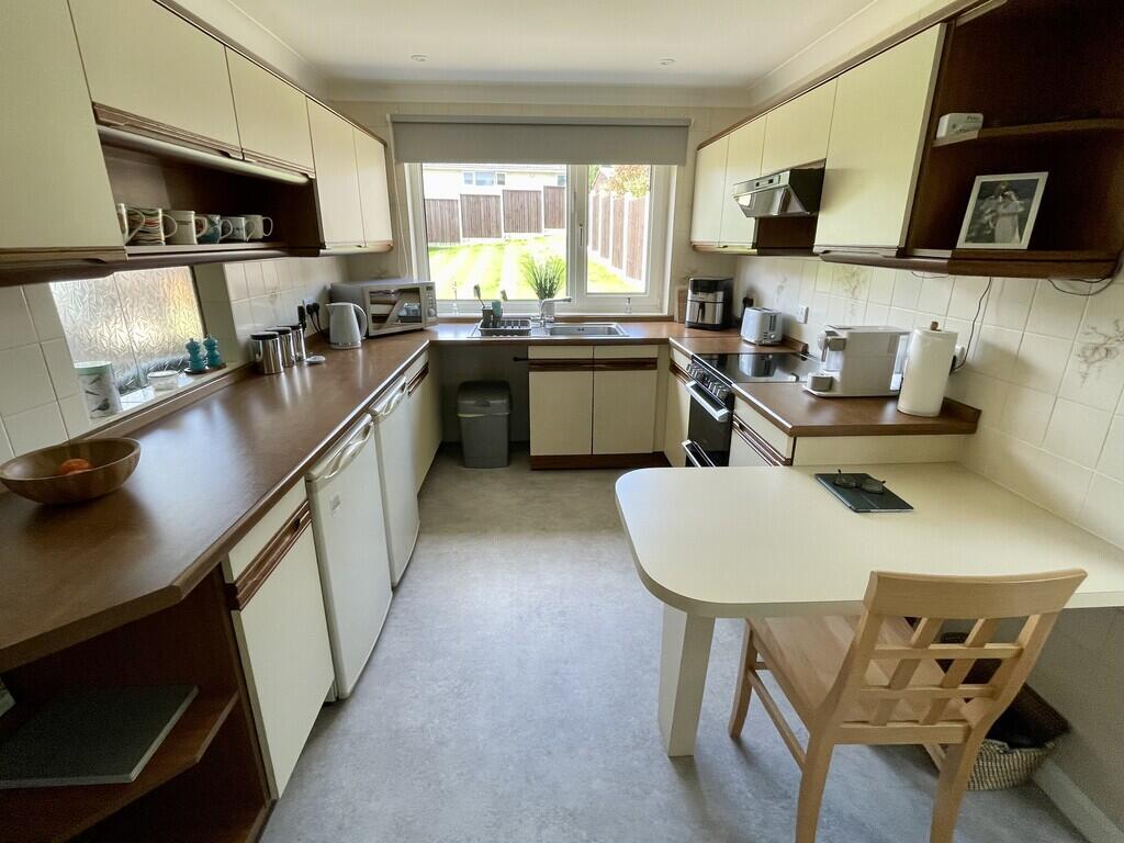 Lewesdon Drive, Broadstone photo 4