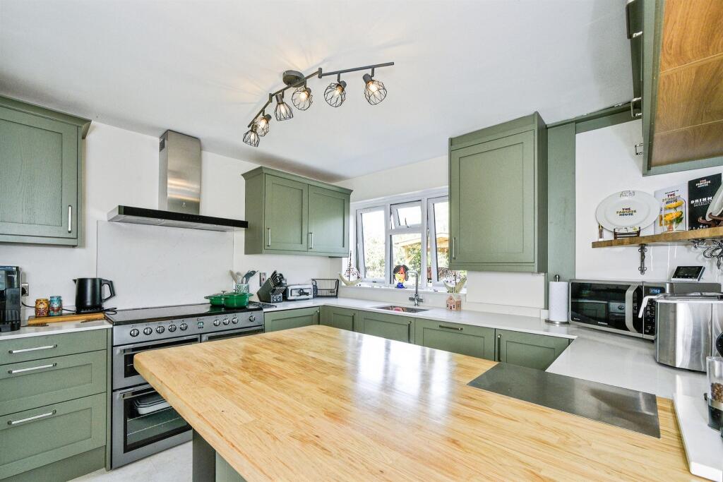 Coronation Road, Durrington, SALISBURY - View 2