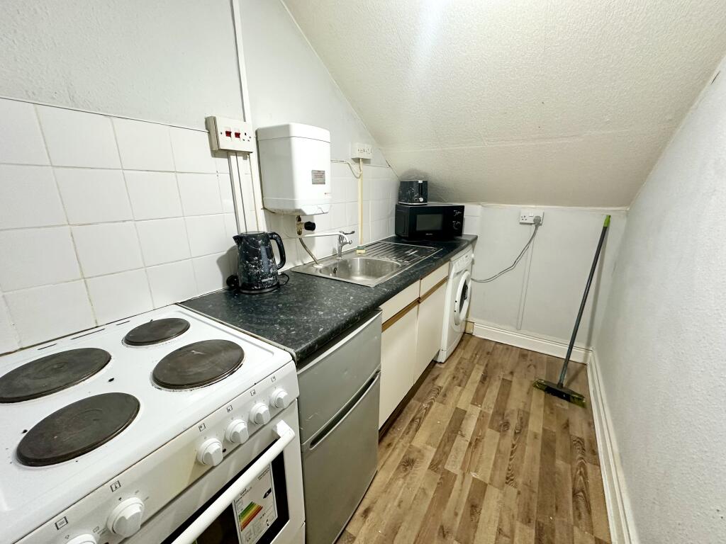 Apartment in Leeds, West Yorkshire - View 4