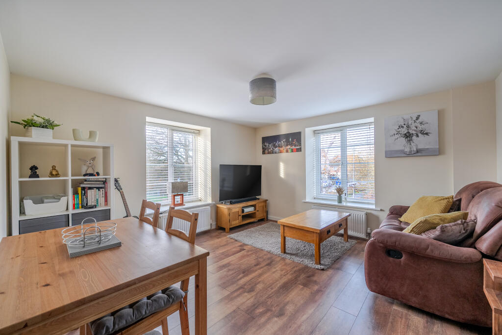 17 Merlin Way, Bracknell - View 2