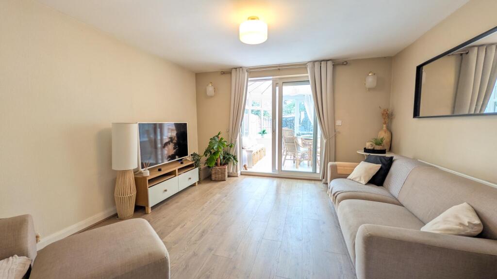 Main image of property: Huckerbys Field, Carlton, Nottingham, NG4 3SN