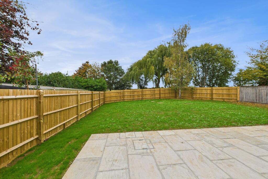 Townend Close, Croughton, NN13 photo 4