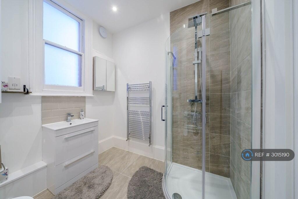 Apartment in Reading - View 5