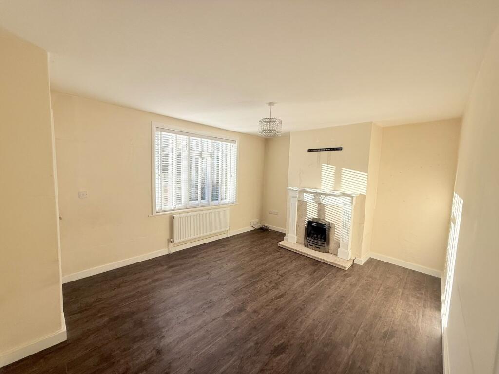 House in Leeds, Town Head, Guiseley - More