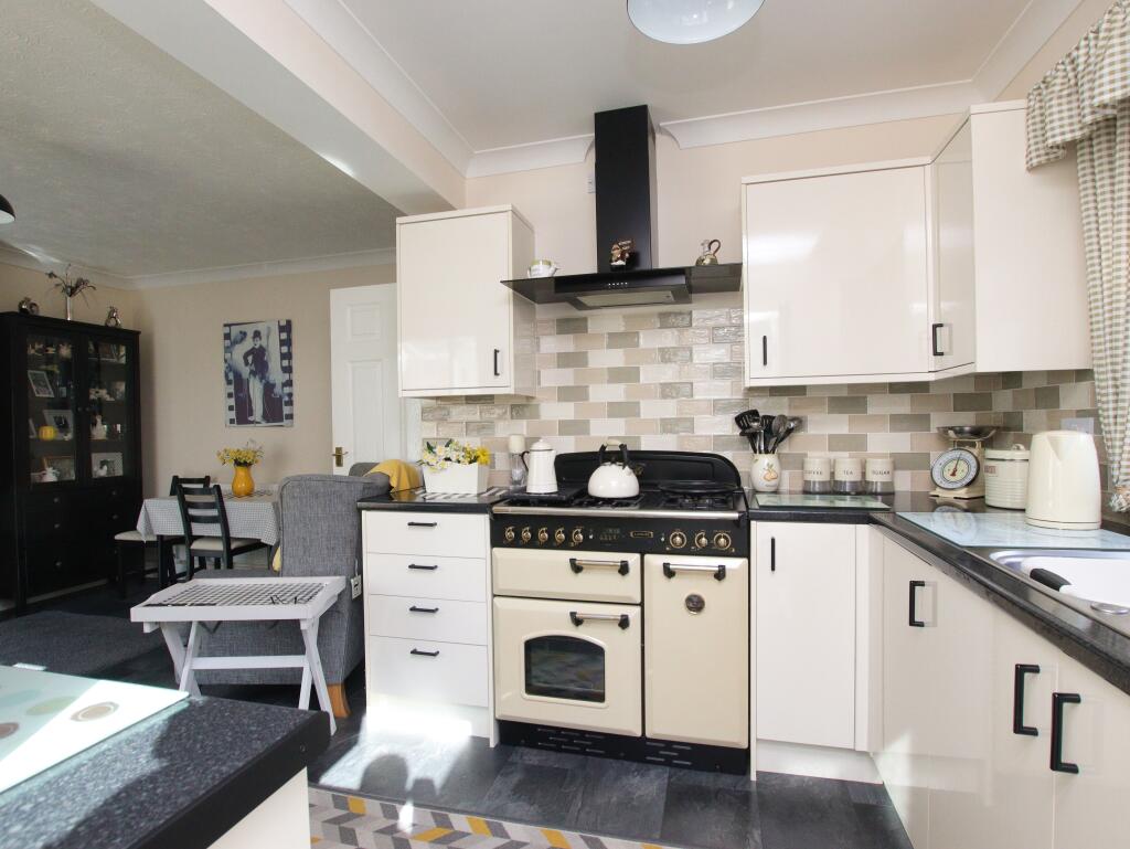 Wood View, Brynna, Pontyclun CF72 9QY photo 3