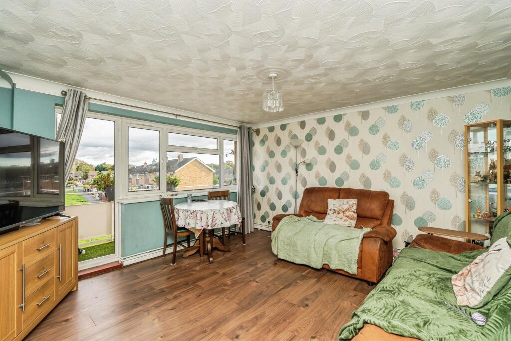 Powell Crescent, Totton, Southampton photo 3