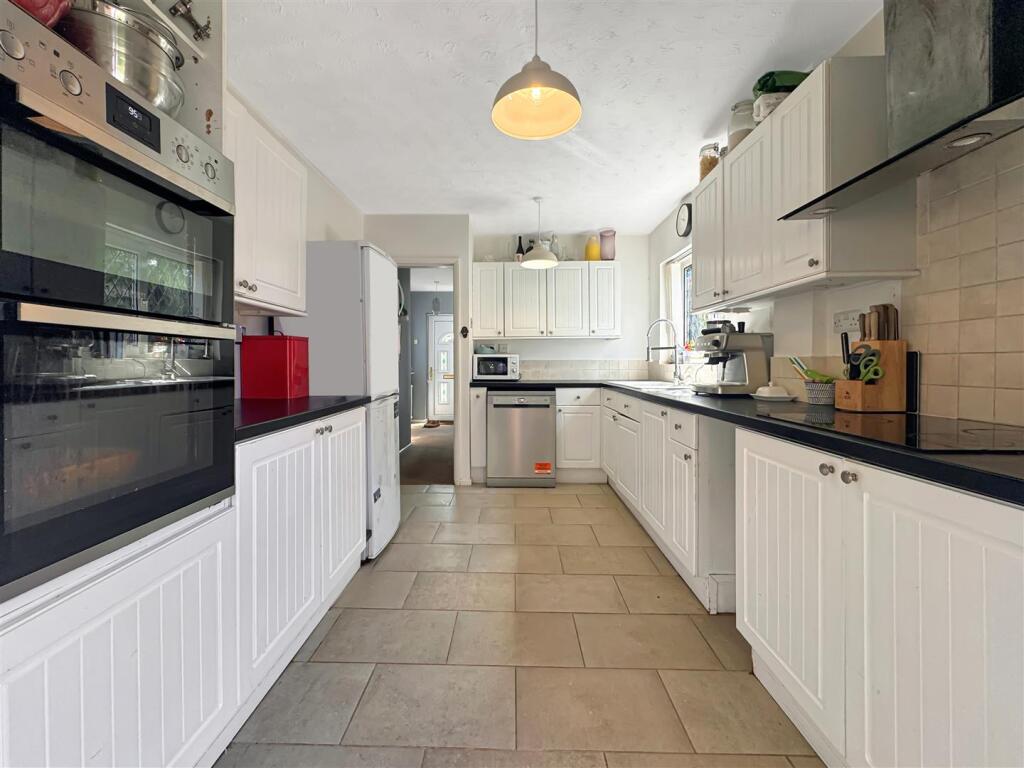 House in Blaby, Narborough - More