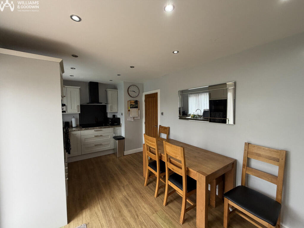 House in Llandudno, Llanddeiniolen - More