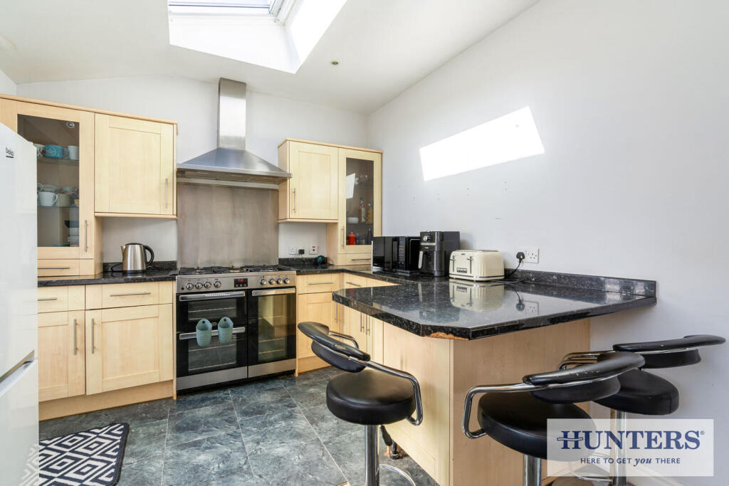 House in Leeds, Kelcliffe, Tranmere Park - More