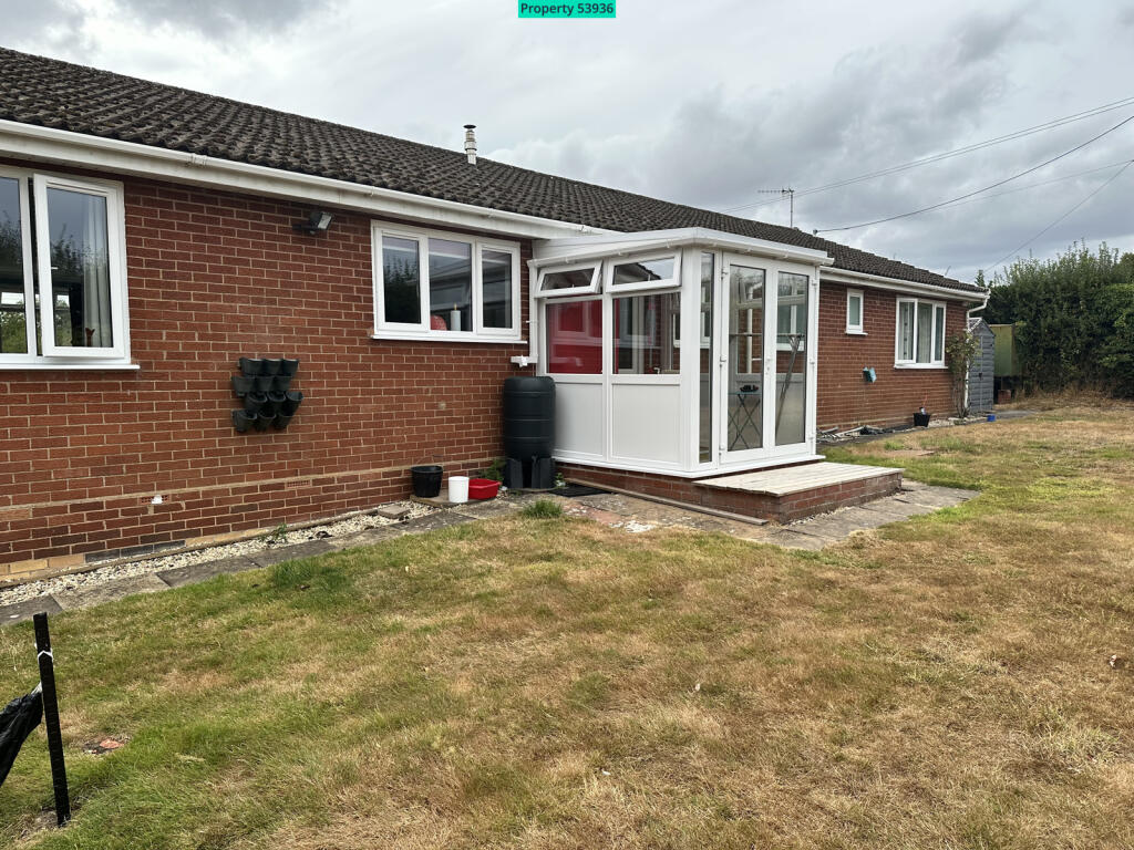 House in Bromsgrove, Belbroughton - More