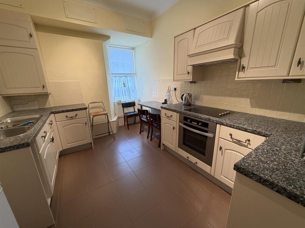 7, West End, Beaumaris photo 4