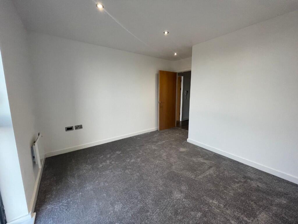 Apartment in Salford, Greater Manchester - View 6