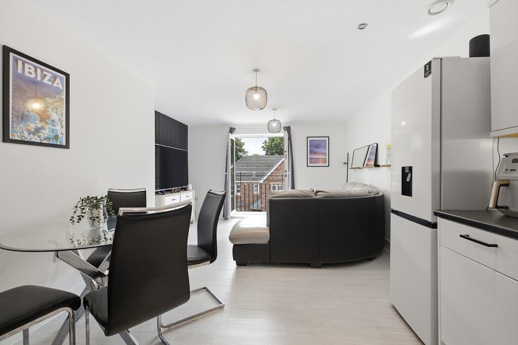 Apartment in Wakefield, Pinders Heath - View 5