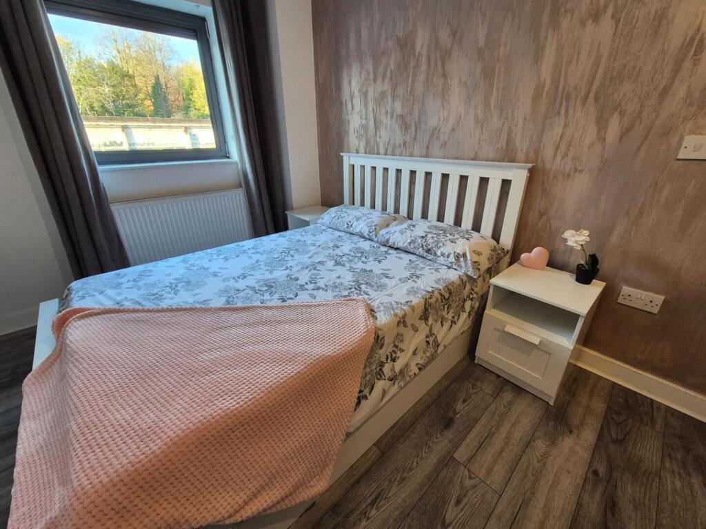 Apartment in Sheffield, South Yorkshire - More