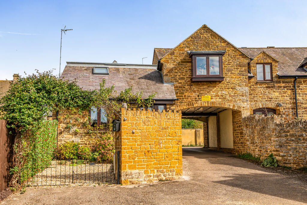 3-bed house on Home Close, Banbury, OX17 2, £230,000