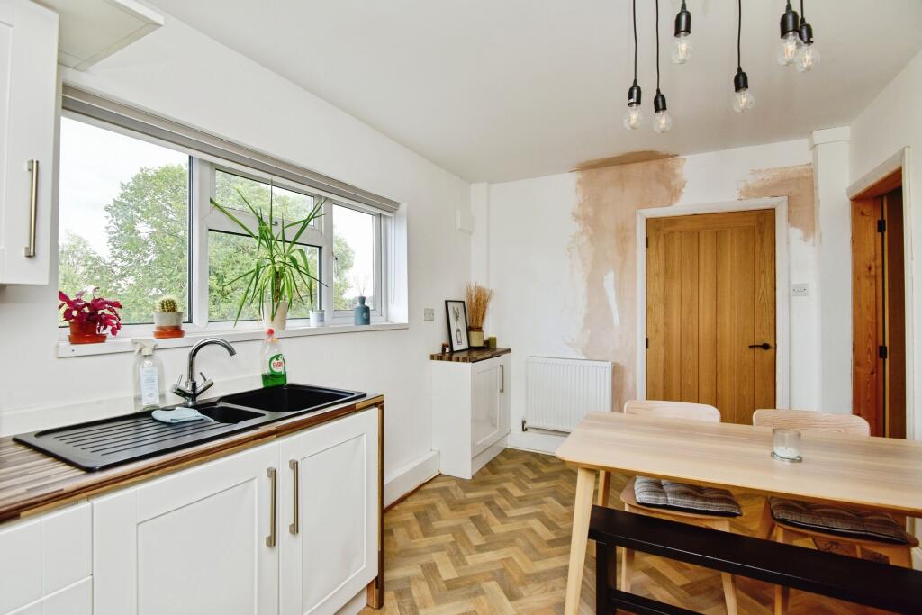 House in Stoke-on-Trent - More