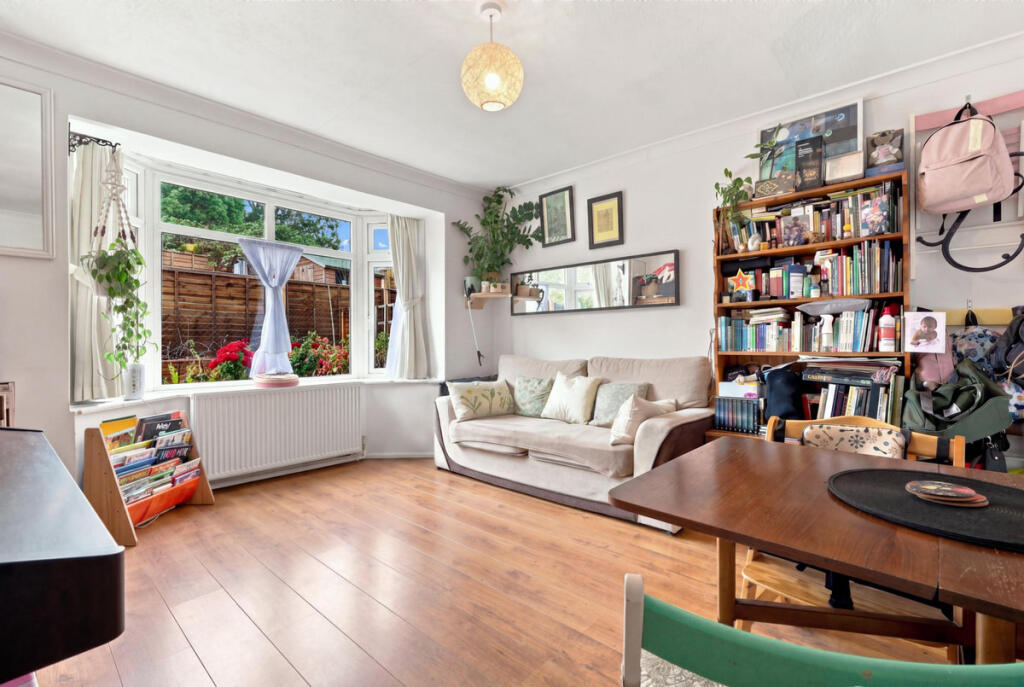 Apartment in Ilford - View 2