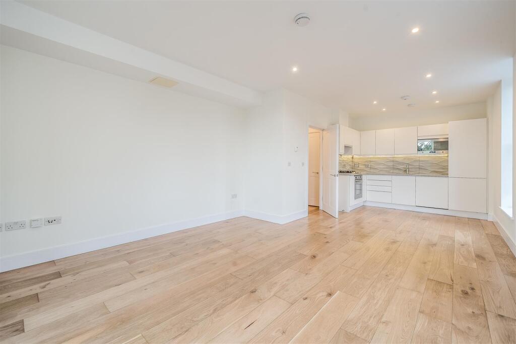 Apartment in Guildford, Ripley - View 5