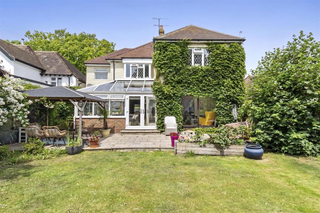 5-bed detached on Poulters Lane, Worthing, £725,000