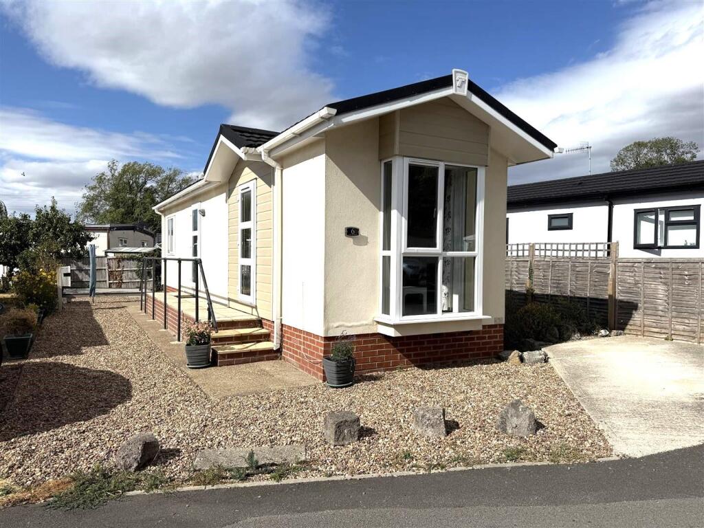 Main image of property: Oak Avenue, Radcliffe-On-Trent, Nottingham
